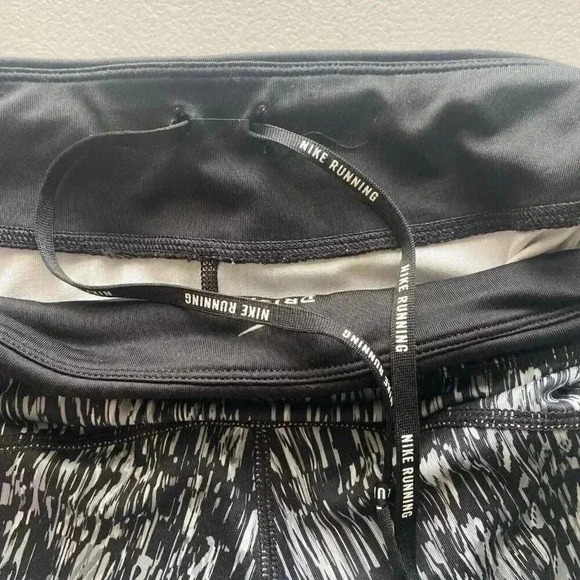 Nike Power Graphics Running Womens Cropped Leggings Black Size M Dri Fit Stretch - Picture 8 of 10